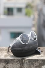 Oakley Frogskin casual Sunglass - Image 4